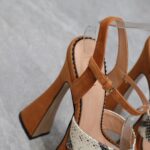 Gucci Women GG Interlocking G Studs Sandal Python Print Leather Camel Suede 15 Cm Heel - Imagen 10