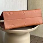 Louis Vuitton LV Women OnTheGO GM Tote Bag Brown Monogram Embossed Leather – Bild 7