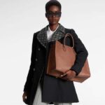 Louis Vuitton LV Women OnTheGO GM Tote Bag Brown Monogram Embossed Leather – Bild 14