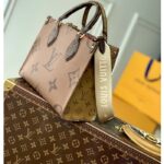 Louis Vuitton LV Women Onthego PM Tote Monogram Reverse Coated Canvas - Imagen 4