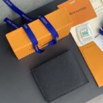 Louis Vuitton Unisex Multiple Wallet Black Taiga Cowhide Leather - Imagen 3