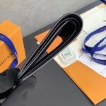 Louis Vuitton Unisex Multiple Wallet Black Taiga Cowhide Leather - Imagen 5