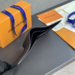 Louis Vuitton Unisex Multiple Wallet Black Taiga Cowhide Leather - Imagen 8