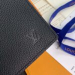 Louis Vuitton Unisex Multiple Wallet Black Taiga Cowhide Leather - Imagen 9