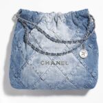 Chanel Dam CC 22 Handväska Tvättad Denim Silvertonad Metall Ljusblå