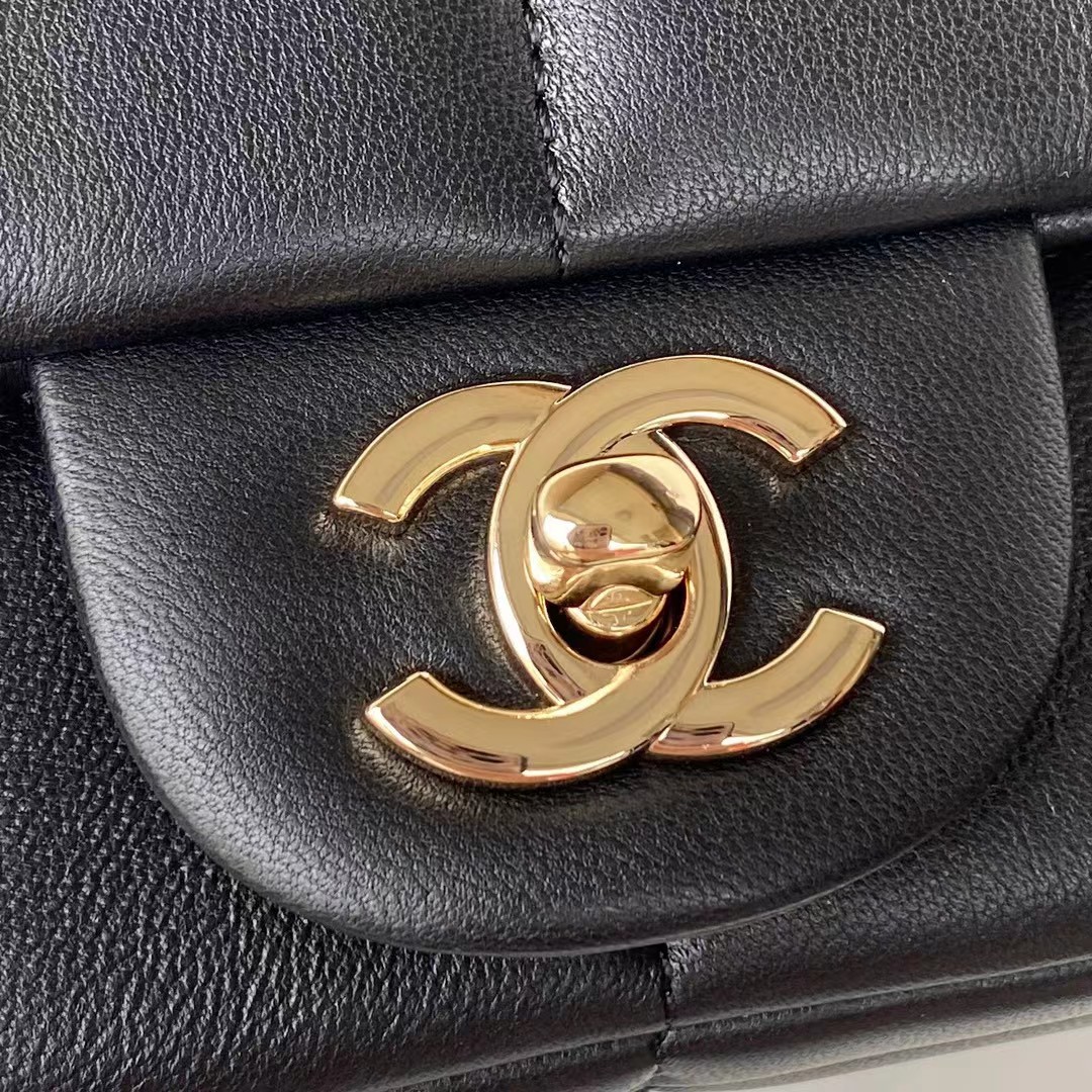 Chanel Women CC Small Flap Bag Grained Calfskin Gold Tone Metal Black (7)