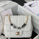 Chanel Women CC Small Flap Bag Grained Calfskin Gold Tone Metal White - Bild 2