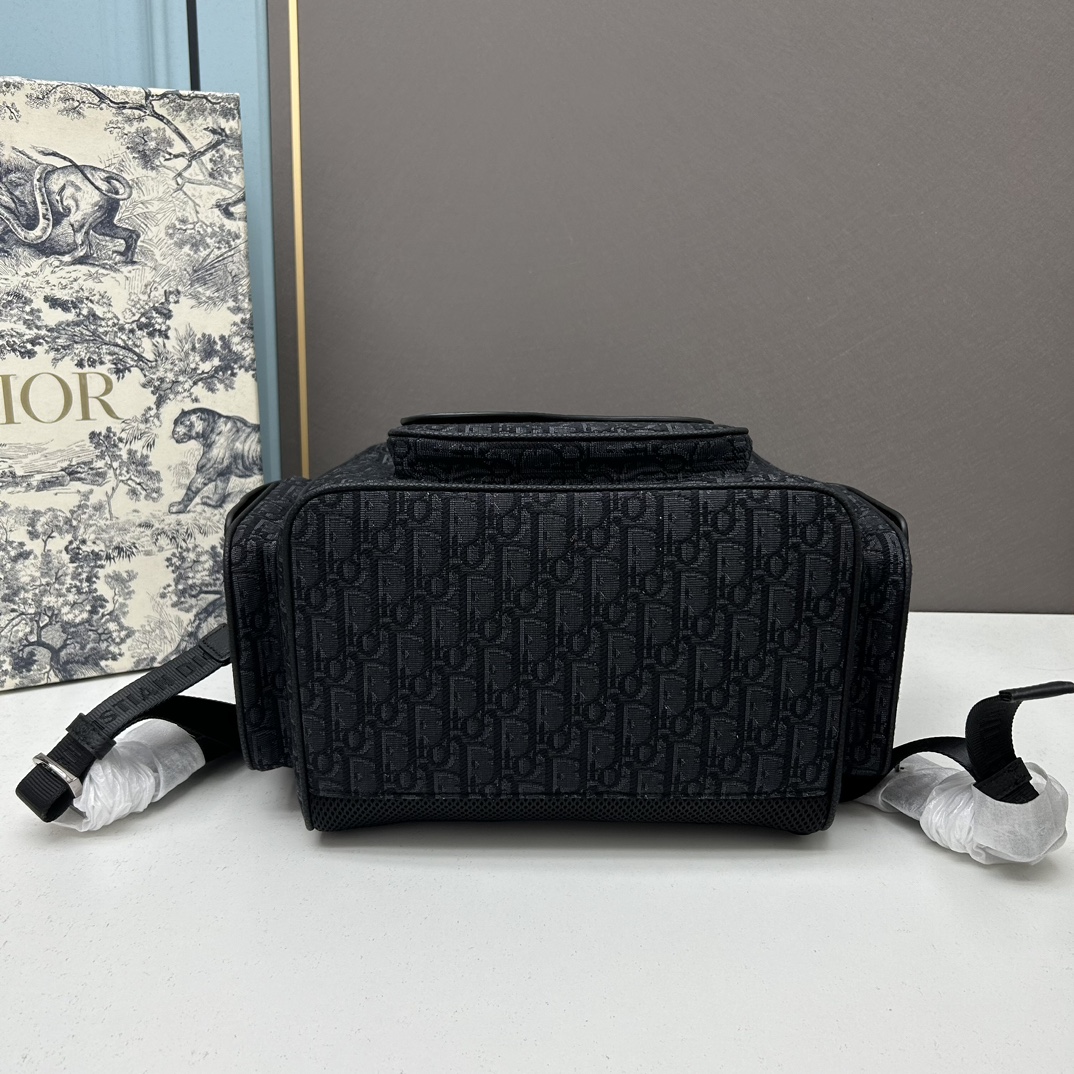Dior Unisex CD Saddle Backpack Black Dior Oblique Jacquard Grained Calfskin (8)