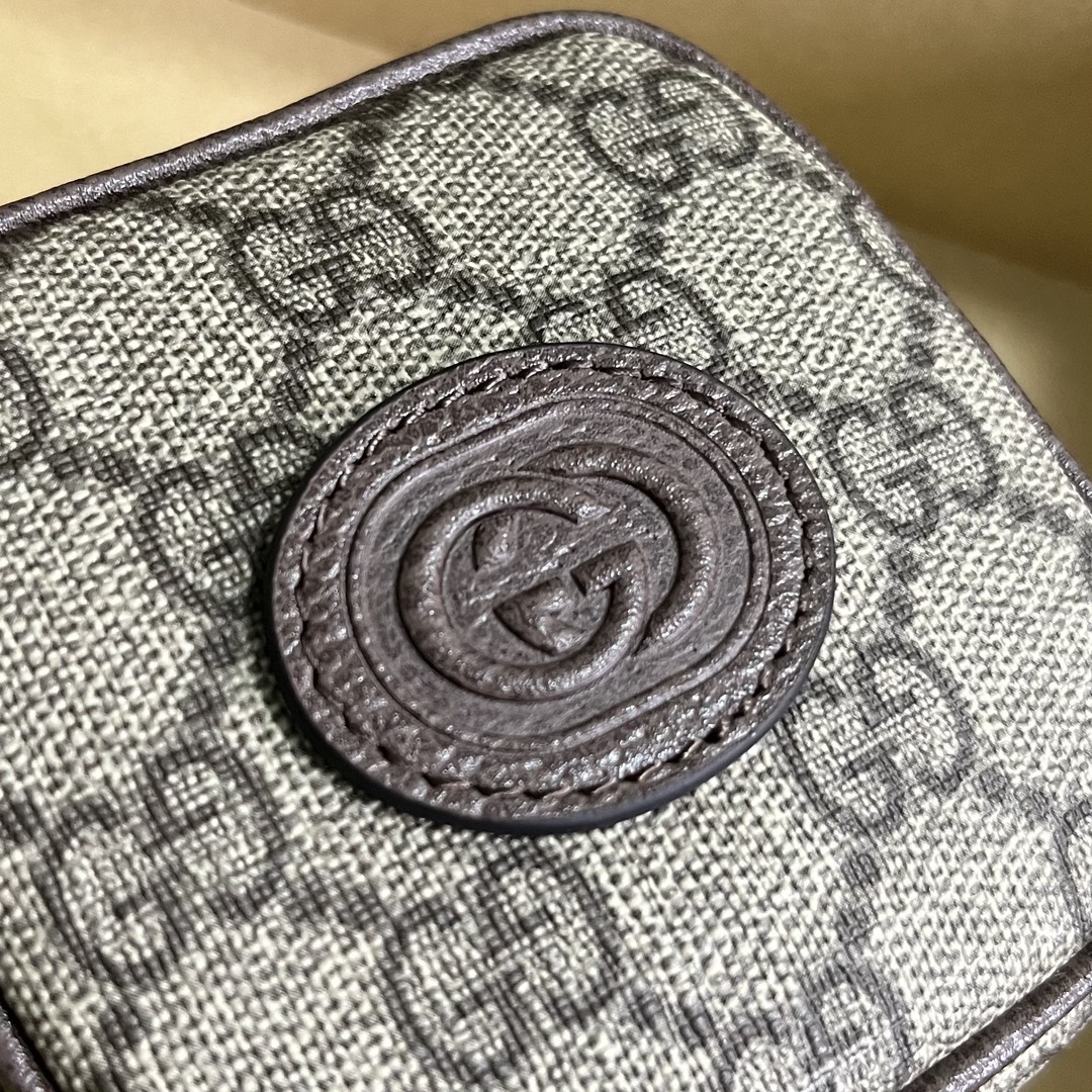Gucci Unisex Coin Purse Double G Strawberry Beige Ebony GG Supreme Canvas (8)