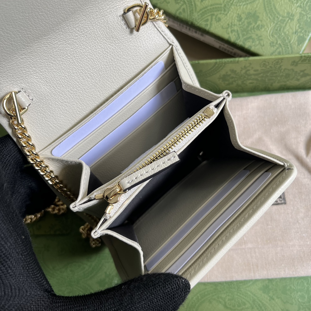 Gucci Women GG Blondie Medium Chain Wallet White Leather Round Interlocking G (3)