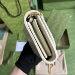 Gucci Women GG Blondie Medium Chain Wallet White Leather Round Interlocking G - Imagen 4