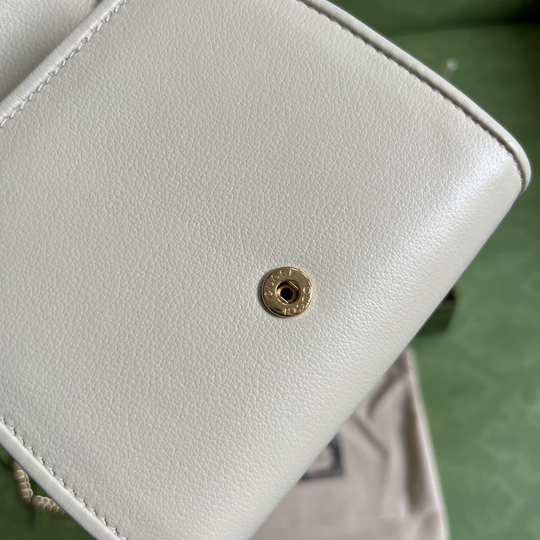 Gucci Women GG Blondie Medium Chain Wallet White Leather Round Interlocking G (6)