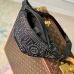 Louis Vuitton LV Unisex Discovery Bumbag Black Nylon Cowhide Leather - Image 5