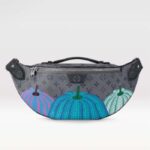 Louis Vuitton Unisex LV Pillow Maxi Magväska Monogram Eclipse Omvänd Belagd Canvas Pumpkin