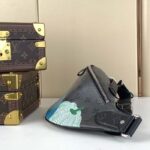 Louis Vuitton Unisex LV Pillow Maxi Bumbag Monogram Eclipse Reverse Coated Canvas Pumpkin - Bild 5