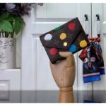 Louis Vuitton Unisex LV x YK Victorine Wallet Monogram Coated Canvas 3D Painted Dots Print - immagine 2