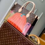 Louis Vuitton Unisex LVxYK OnTheGo MM Monogram Coated Canvas Pumpkin Print - immagine 2