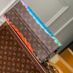 Louis Vuitton Unisex LVxYK OnTheGo MM Monogram Coated Canvas Pumpkin Print - immagine 6