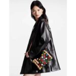 Louis Vuitton Unisex LVxYK Side Trunk Monogram Coated Canvas 3D Painted Dots Print – Bild 13