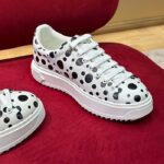 Louis Vuitton Women LV x YK Time Out Sneaker White Printed Calf Leather Monogram Flowers - immagine 7
