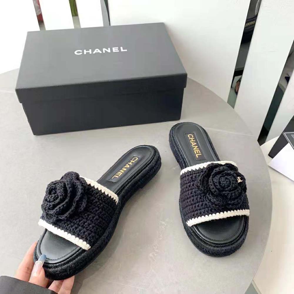 Chanel Women Mules Crochet Ivory and Black 0.5 cm Heel-Black (4)