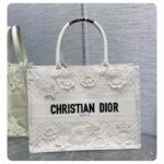Borsa Dior da donna CD Medium Book Tote, bianca, multicolore, con ricamo D-Lace, effetto macramè