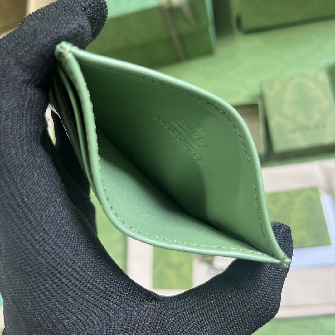 Gucci Unisex GG Marmont Matelassé Card Case Sage Green Chevron Leather (10)