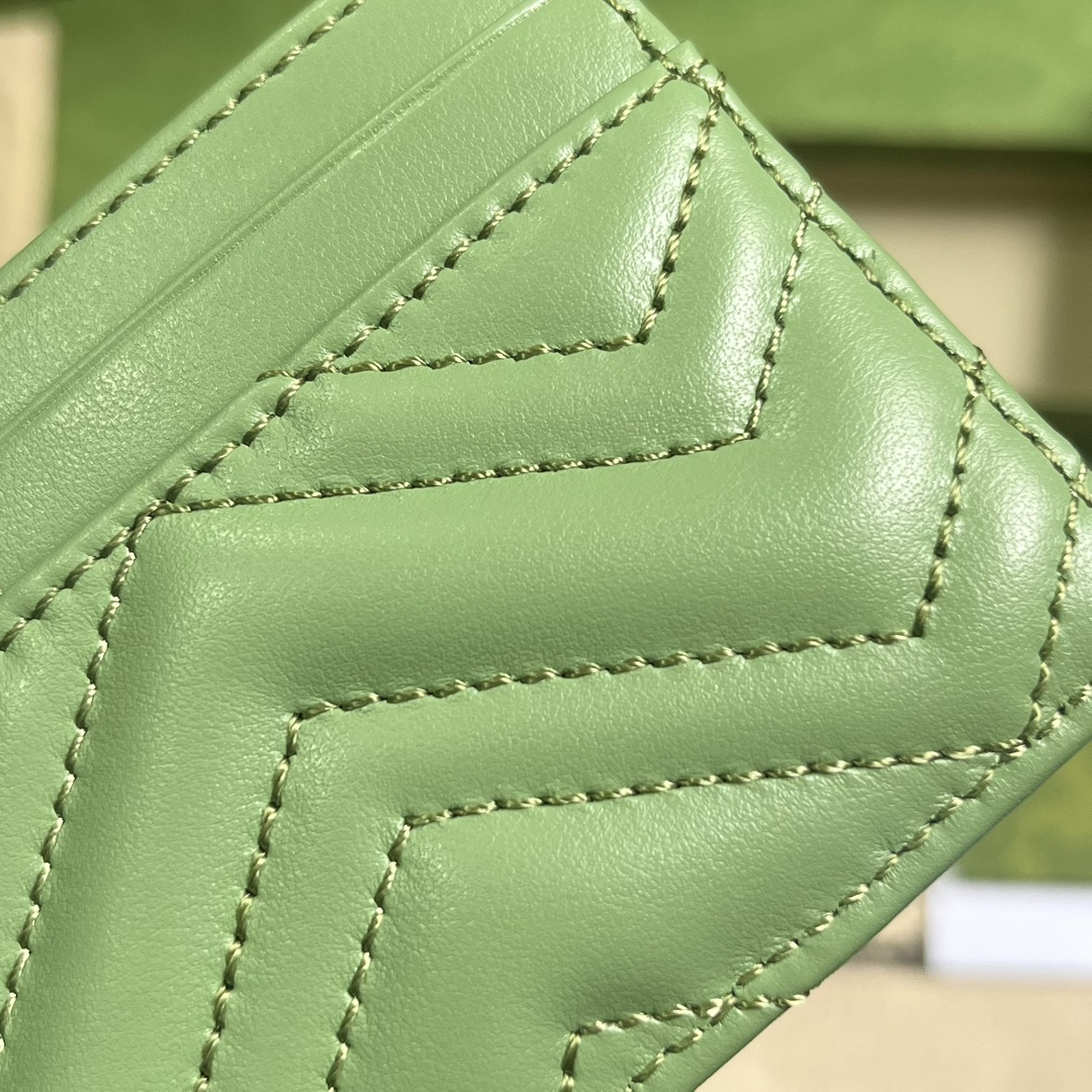 Gucci Unisex GG Marmont Matelassé Card Case Sage Green Chevron Leather (3)