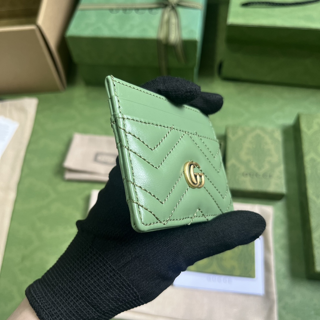 Gucci Unisex GG Marmont Matelassé Card Case Sage Green Chevron Leather (5)