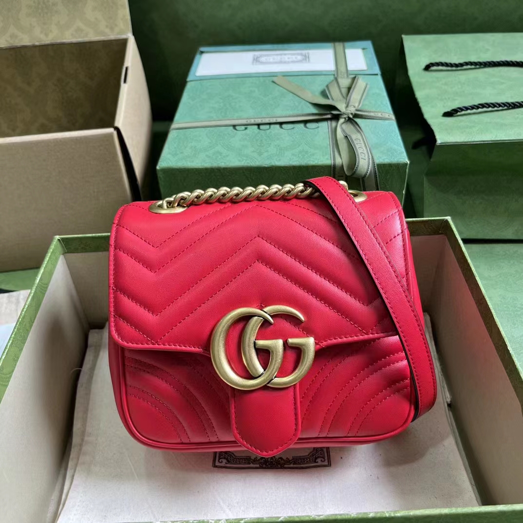 Gucci Women GG Marmont Matelassé Mini Shoulder Bag Red Matelassé Chevron Leather (10)