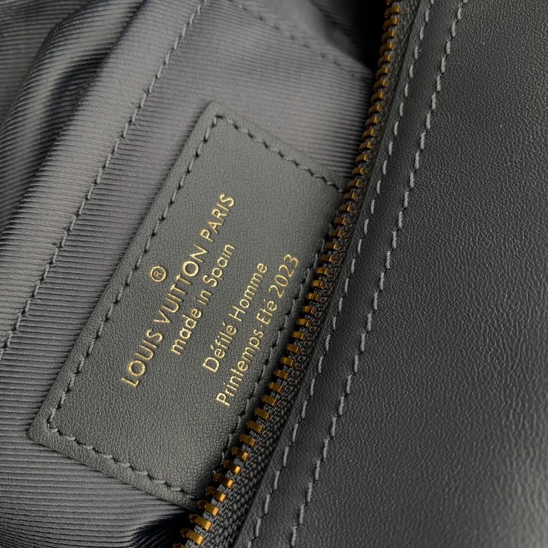 Louis Vuitton LV Unisex Cruiser Messenger Dark Shadow Gray Calf Leather (9)