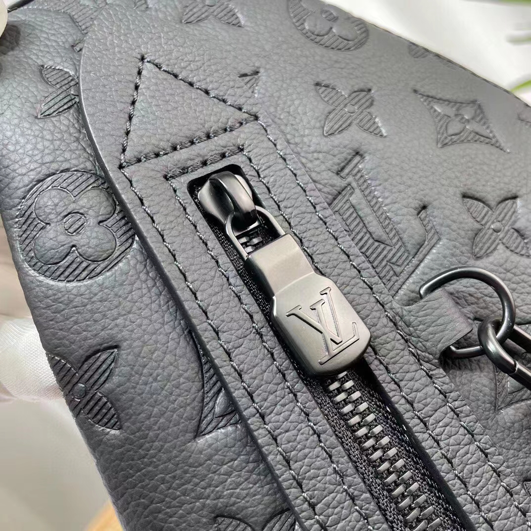 Louis Vuitton LV Unisex Duo Slingbag Black Calf Leather Removable Zipped Pouch (3)
