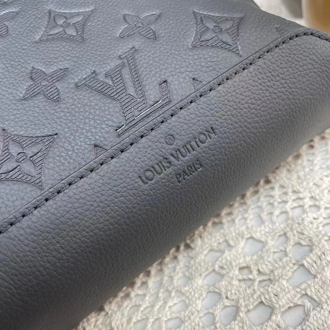Louis Vuitton LV Unisex Duo Slingbag Black Calf Leather Removable Zipped Pouch (6)
