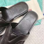 Louis Vuitton LV Unisex Oasis Mule Black Grained Calf Leather Rubber Outsole - Image 7