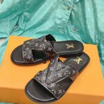 Louis Vuitton LV Unisex Oasis Mule Eclipse Black Monogram Grained Calf Leather Rubber – Bild 3