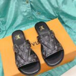 Louis Vuitton LV Unisex Oasis Mule Eclipse Black Monogram Grained Calf Leather Rubber – Bild 5