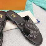Louis Vuitton LV Unisex Oasis Mule Eclipse Black Monogram Grained Calf Leather Rubber – Bild 9