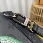 Louis Vuitton Unisex LV x YK Keepall 25 Monogram Eclipse Reverse Coated Canvas Pumpkin - immagine 9