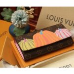 Louis Vuitton Unisex LV x YK Sarah Wallet Monogram Coated Canvas Pumpkin Print - Imagen 4