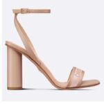Sandale à talons Dior CD Dway pour femme en cuir d'agneau satiné brodé nude, talon de 10 cm