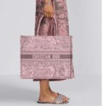 Dior Women CD Large Book Tote Pink Gray Toile De Jouy Sauvage Embroidery - Imagen 13
