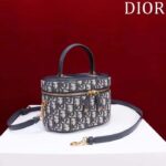 Dior Women Medium CD Signature Vanity Case Blue Oblique Jacquard Leather Handle - immagine 3
