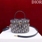 Dior Women Medium CD Signature Vanity Case Blue Oblique Jacquard Leather Handle - immagine 2