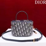 Dior Women Medium CD Signature Vanity Case Blue Oblique Jacquard Leather Handle - immagine 4