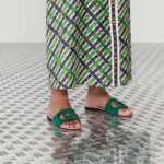 Gucci Unisex Interlocking G Cut-Out Slide Sandal Green Pink Suede Flat - immagine 11
