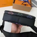 Louis Vuitton LV Unisex Comet Messenger PM Black Borealis Calf Cowhide Leather - immagine 6