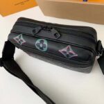 Louis Vuitton LV Unisex Comet Messenger PM Black Borealis Calf Cowhide Leather - immagine 5