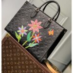 Louis Vuitton LV Women LV x YK OnTheGo MM Black Embossed Grained Monogram Cowhide Leather Flower - Imagen 2