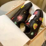 Louis Vuitton Unisex LV x YK LV Trainer Sneaker Black Printed Grained Calf Leather Monogram Flowers - immagine 6