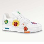 Louis Vuitton Unisex LV x YK LV Trainer Sneaker in pelle di vitello martellata stampata bianca con monogramma e fiori